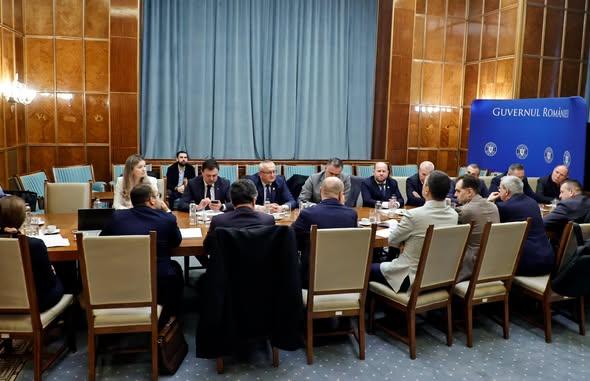 Bolojan, semnal de alarmă: salariile din primării depășesc veniturile locale