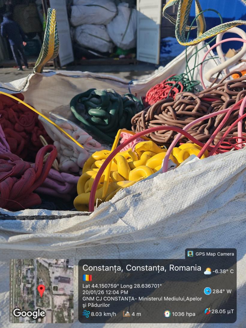 40 de tone de deșeuri descoperite în Portul Constanța 18991224