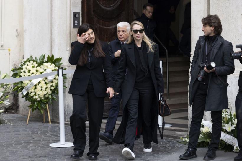 Valentino Garavani, condus pe ultimul drum la Roma. Lumea modei își ia rămas-bun de la „ultimul împărat al eleganței” 18991276