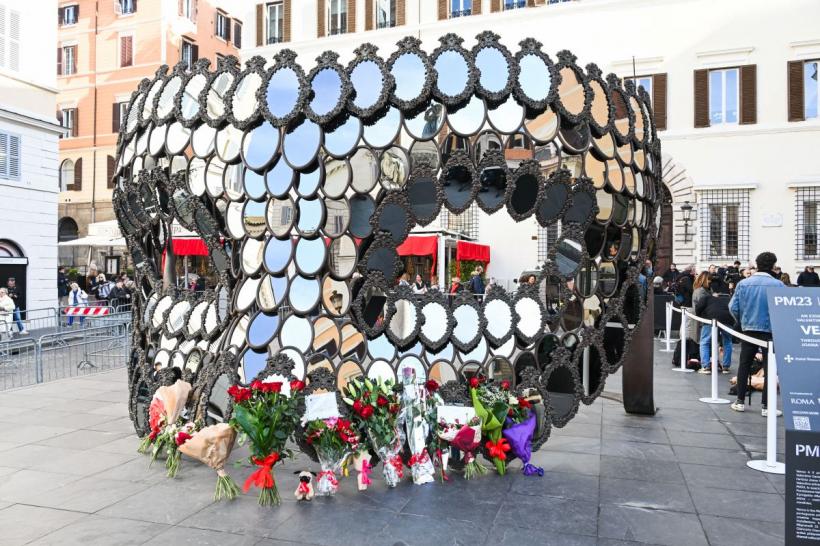 Valentino Garavani, condus pe ultimul drum la Roma. Lumea modei își ia rămas-bun de la „ultimul împărat al eleganței” 18991283