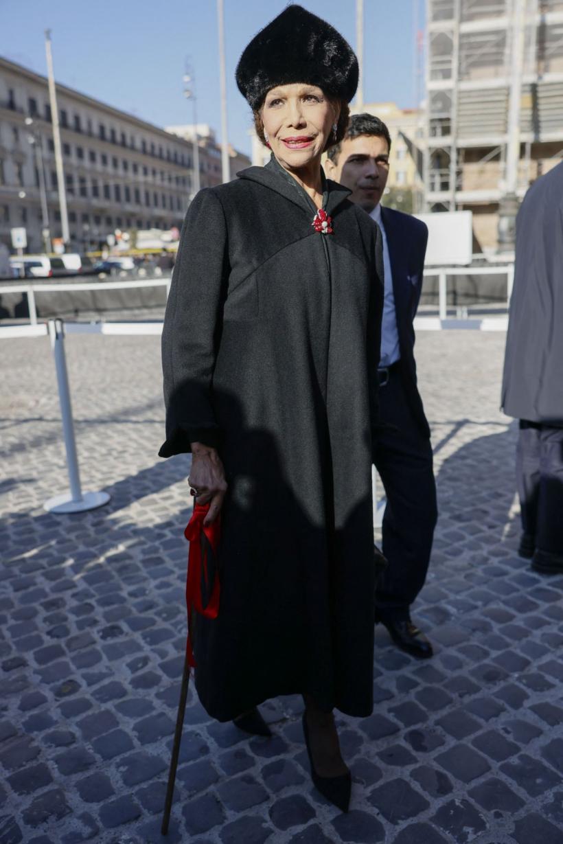 Valentino Garavani, condus pe ultimul drum la Roma. Lumea modei își ia rămas-bun de la „ultimul împărat al eleganței” 18991299