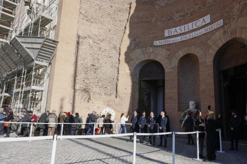 Valentino Garavani, condus pe ultimul drum la Roma. Lumea modei își ia rămas-bun de la „ultimul împărat al eleganței” 18991301