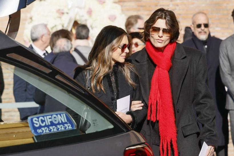 Valentino Garavani, condus pe ultimul drum la Roma. Lumea modei își ia rămas-bun de la „ultimul împărat al eleganței” 18991303