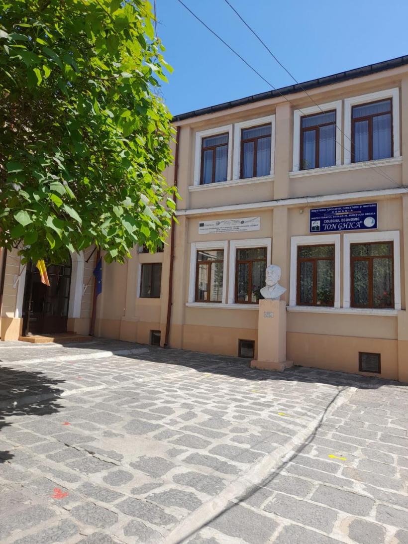 Elev atacat cu maceta de un coleg, într-o școală din Brăila