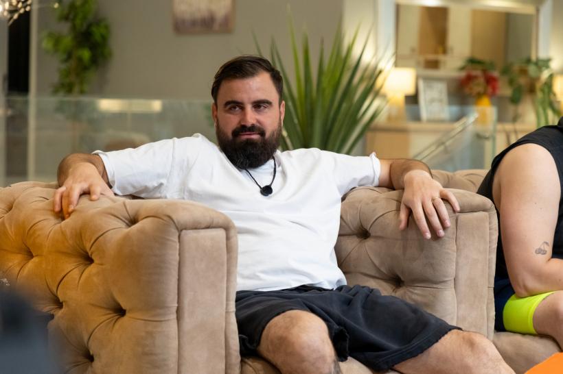 O nouă săptămână de Power Couple începe cu o probă care le va aminti băieților de copilărie: ”Jocul de astăzi este șotronul... deasupra mării” 18991598