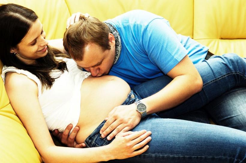 Ești copil unic sau mezin? Ordinea nașterii îți poate prezice vârsta la care vei avea copii