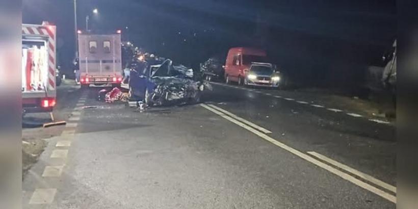 Un tânăr de 19 ani a murit într-un accident la Călimănești. Patru pasageri, răniți