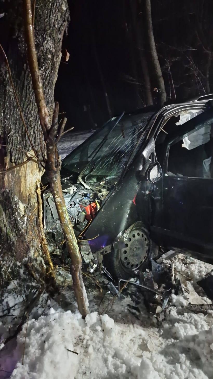 Accident grav în Botoșani: șapte persoane rănite după ce o mașină a intrat într-un copac, la Pădureni 18991976
