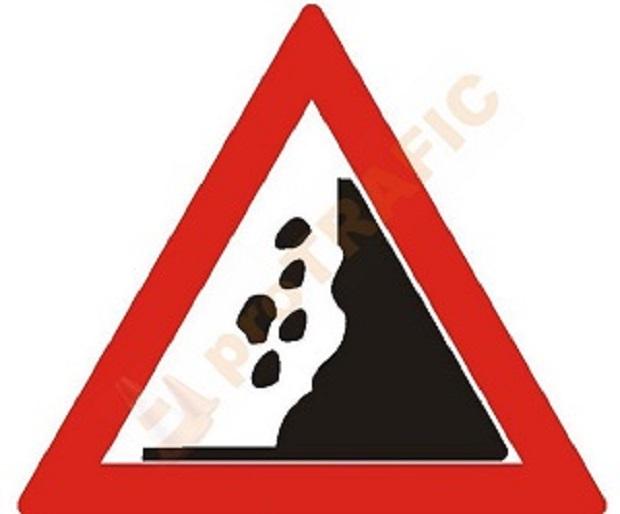 Avertisment! Cad pietre și blocuri de stâncă pe DN 57 Clisura Dunării și în Defileul Jiului