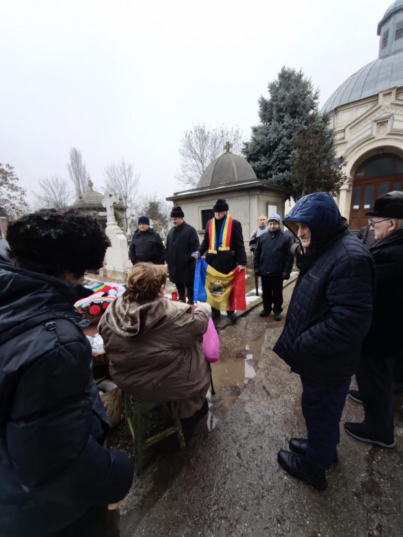 Dorință la căpătâiul dictatorului: „Să învieze Ceaușescu ca tovarășul Iisus și să-l împuște pe Bolojean” 18991680