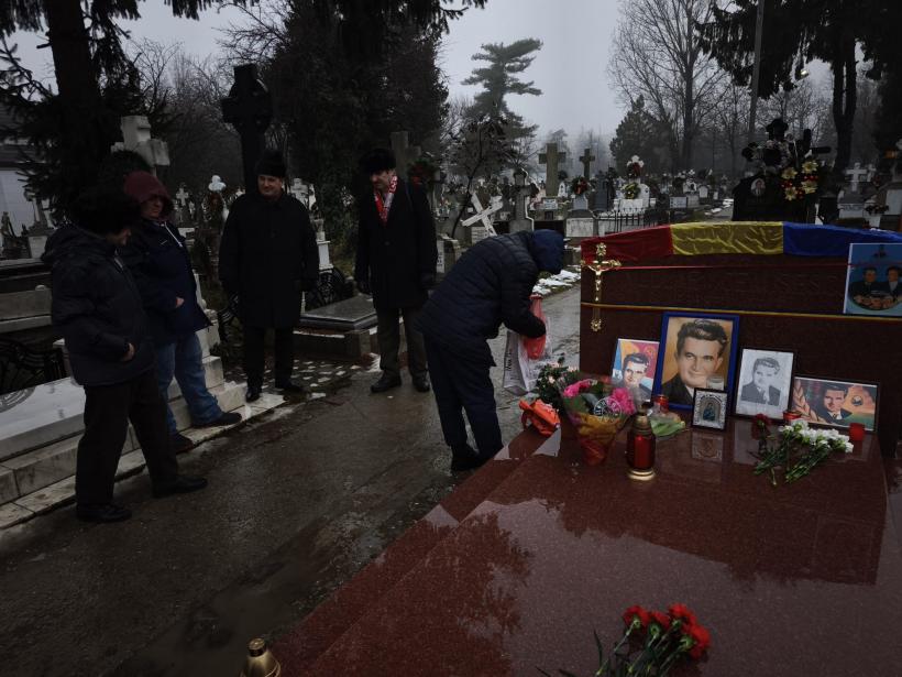 Dorință la căpătâiul dictatorului: „Să învieze Ceaușescu ca tovarășul Iisus și să-l împuște pe Bolojean” 18991684