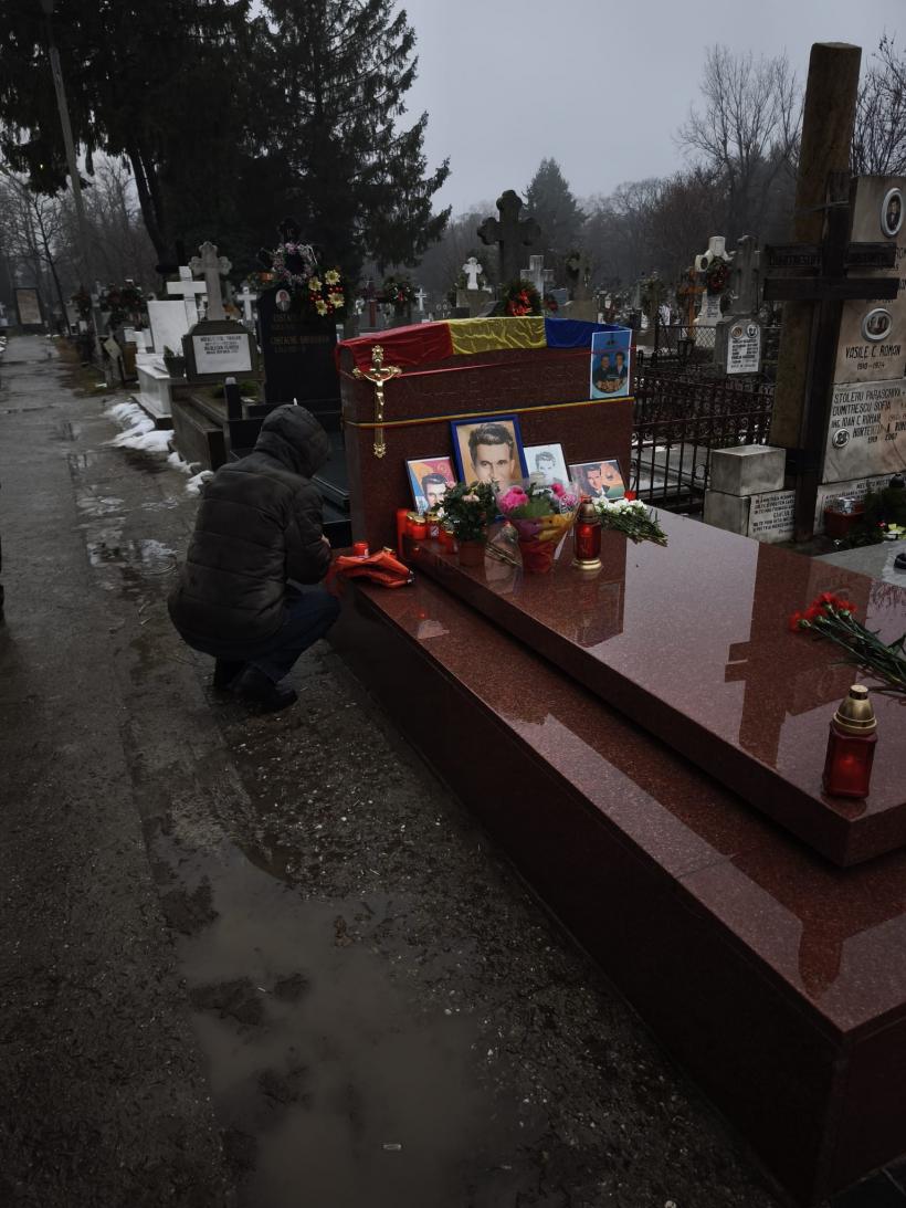 Dorință la căpătâiul dictatorului: „Să învieze Ceaușescu ca tovarășul Iisus și să-l împuște pe Bolojean” 18991685