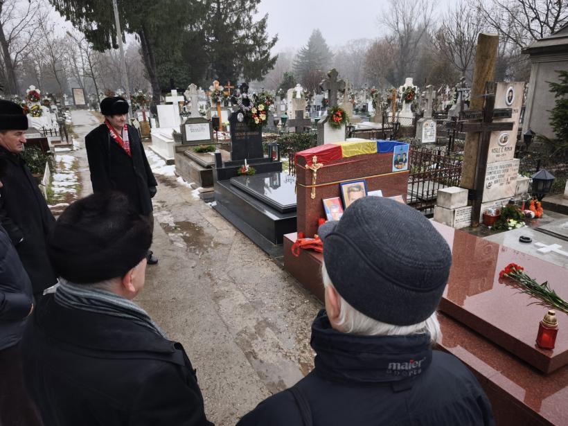 Dorință la căpătâiul dictatorului: „Să învieze Ceaușescu ca tovarășul Iisus și să-l împuște pe Bolojean” 18991686