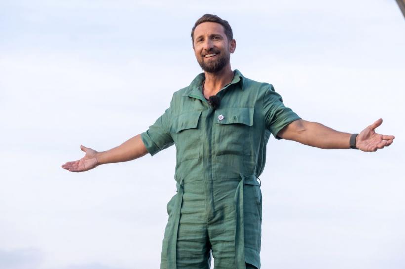 După ce băieții s-au întrecut cu joaca, astăzi va fi o zi intensă!  Fetele vor curăța o mașină, la înălțime, la Power Couple! Aseară, emisia a fost lider de audiență! 18991815