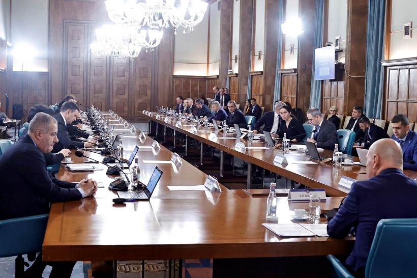 Tabloul dezastrului! Economia, mitraliată de Guvern: firmele se scufundă, autoritățile aruncă banii pe investiții inutile 18991677