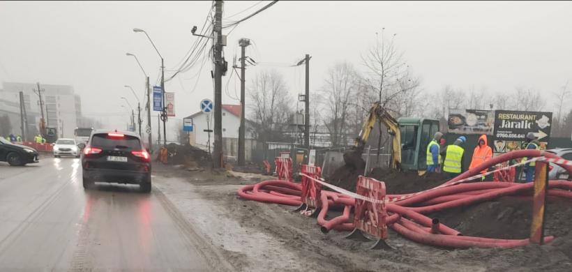 Dilema locuitorilor din Prelungirea Ghencea: Mergem prin noroaie sau pe carosabil, printre camioane și TIR-uri? 18991828