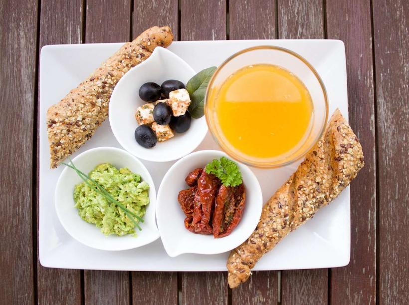 OMS, despre o dieta sănătoasă: Mai puțin zahăr, sare și alimente procesate, mai multă diversitate și alimente integrale 18991938