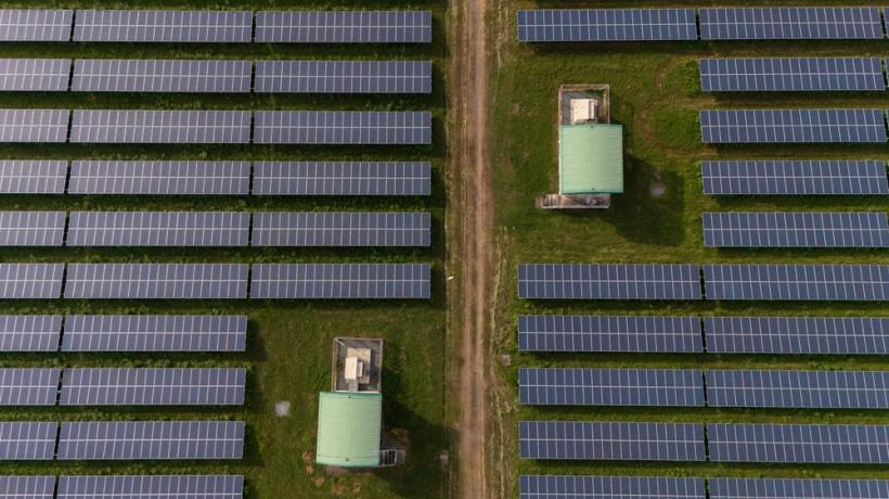 EPC vs. management intern: ce aleg dezvoltatorii de parcuri fotovoltaice 