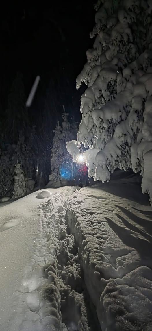 Doi ucraineni, blocați în Munții Maramureșului. Acțiune de salvare dificilă: ger și zăpadă de 2 m