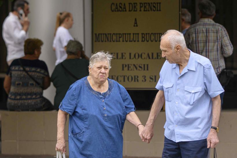 Ce îi așteaptă pe pensionari în 2027? Majorările sunt în pericol după ce statul s-a împrumutat masiv