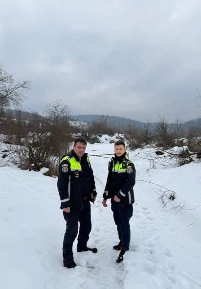 Un bărbat care intenţiona să se sinucidă a fost salvat de doi poliţişti