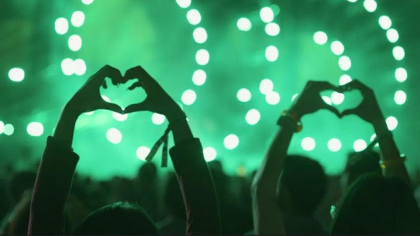 Românii care au revoluționat piața muzicii dance: „Cu peste 3.000 de piese încă nelansate, nu sunt deloc niște noi-veniți pe piață”