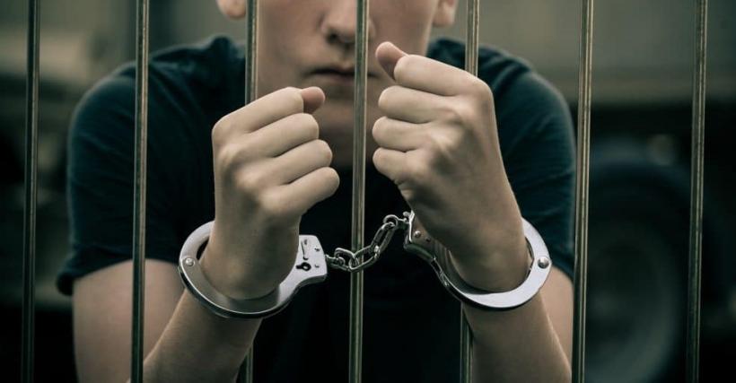 Arestăm infractori de 13 ani. Ce facem cu ei? Nu avem asistență socială pentru reabilitarea lor