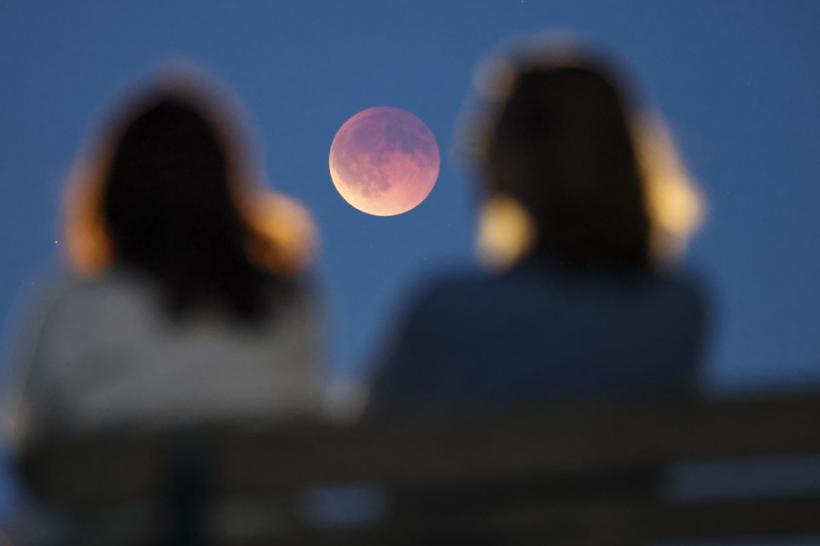 Eclipsa solară din februarie 2026 rescrie destinul: patru luni de naștere, profund afectate