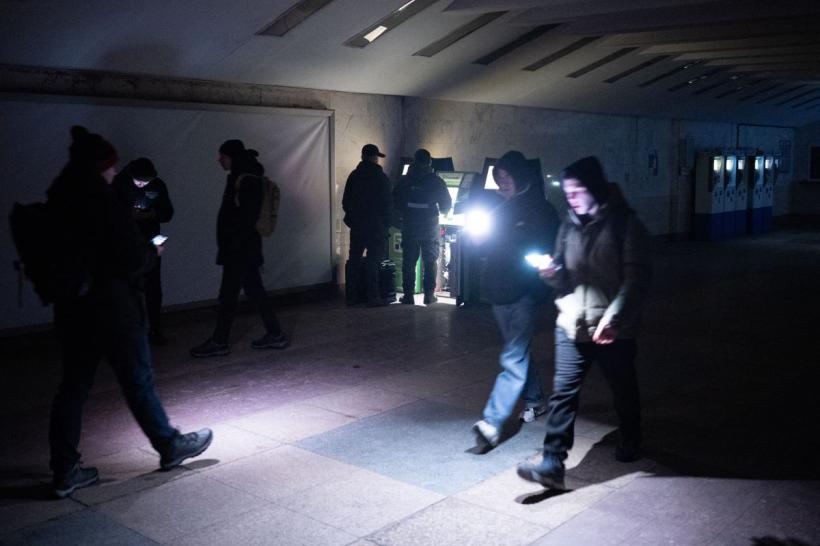 „Teroare în loc de pace.” Rusia lovește Ucraina cu un număr record de rachete: mii de oameni, fără căldură la -20°C