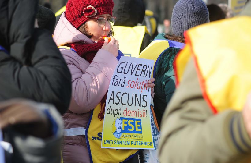 Protestul sindicaliștilor din Educație: „Căutăm ministru. Oferim: salarii tăiate și haos legislativ” 18993189