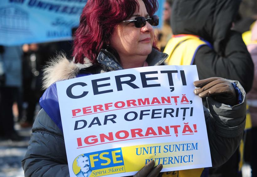 Protestul sindicaliștilor din Educație: „Căutăm ministru. Oferim: salarii tăiate și haos legislativ” 18993190