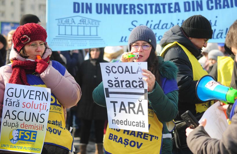 Protestul sindicaliștilor din Educație: „Căutăm ministru. Oferim: salarii tăiate și haos legislativ” 18993196