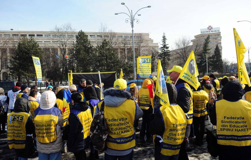 Protestul sindicaliștilor din Educație: „Căutăm ministru. Oferim: salarii tăiate și haos legislativ” 18993199
