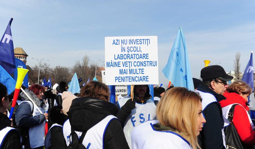 Protestul sindicaliștilor din Educație: „Căutăm ministru. Oferim: salarii tăiate și haos legislativ” 18993200