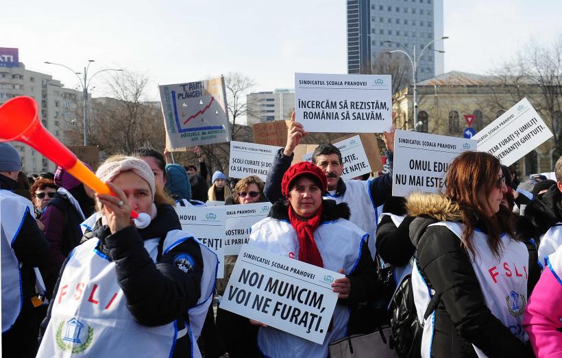 Protestul sindicaliștilor din Educație: „Căutăm ministru. Oferim: salarii tăiate și haos legislativ” 18993203