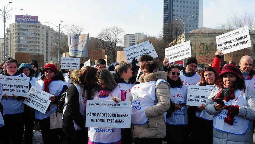 Protestul sindicaliștilor din Educație: „Căutăm ministru. Oferim: salarii tăiate și haos legislativ” 18993204