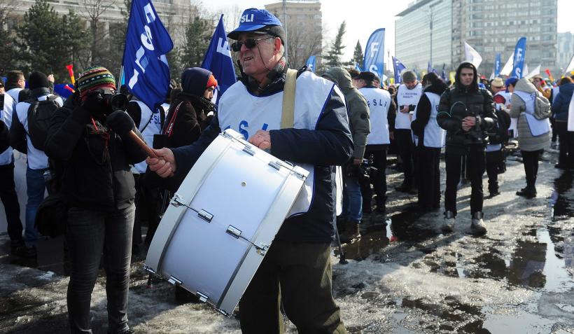 Protestul sindicaliștilor din Educație: „Căutăm ministru. Oferim: salarii tăiate și haos legislativ” 18993205