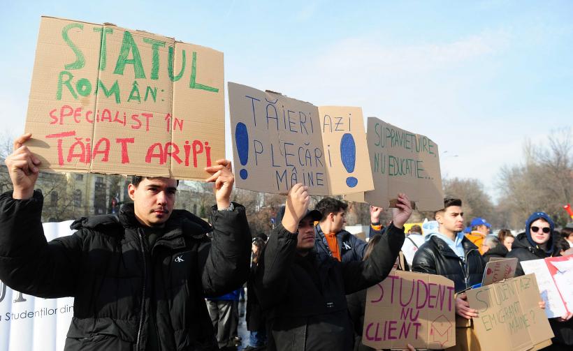 Protestul sindicaliștilor din Educație: „Căutăm ministru. Oferim: salarii tăiate și haos legislativ” 18993206