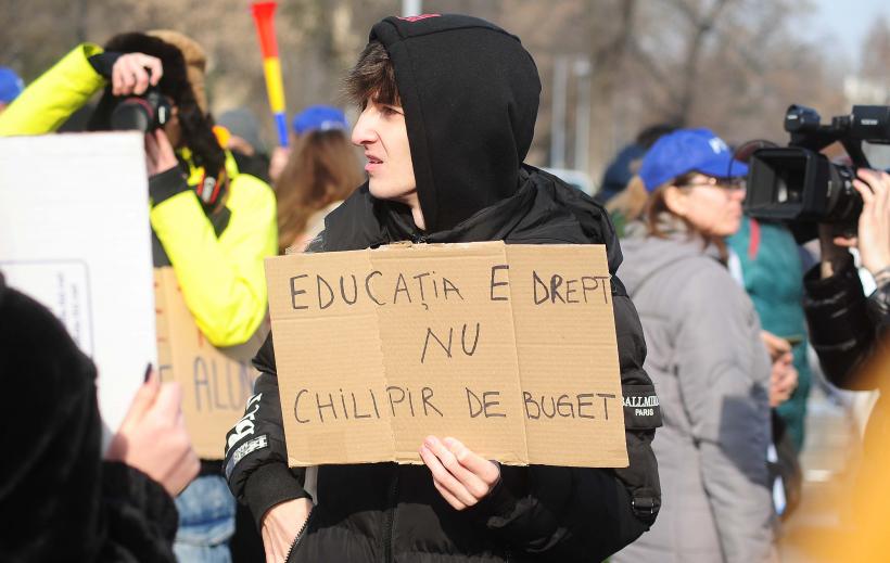 Protestul sindicaliștilor din Educație: „Căutăm ministru. Oferim: salarii tăiate și haos legislativ” 18993210