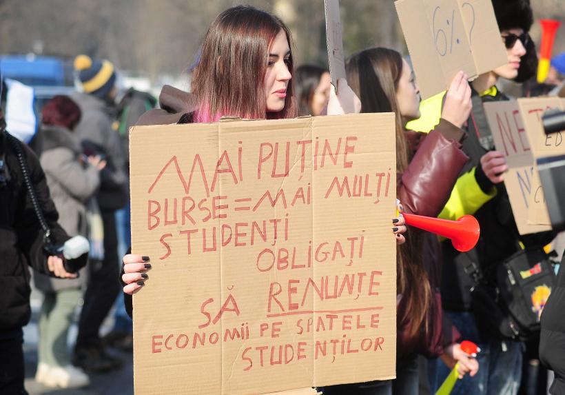 Protestul sindicaliștilor din Educație: „Căutăm ministru. Oferim: salarii tăiate și haos legislativ” 18993211