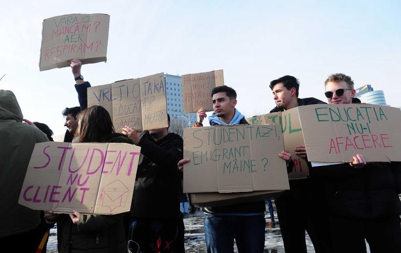 Protestul sindicaliștilor din Educație: „Căutăm ministru. Oferim: salarii tăiate și haos legislativ” 18993213