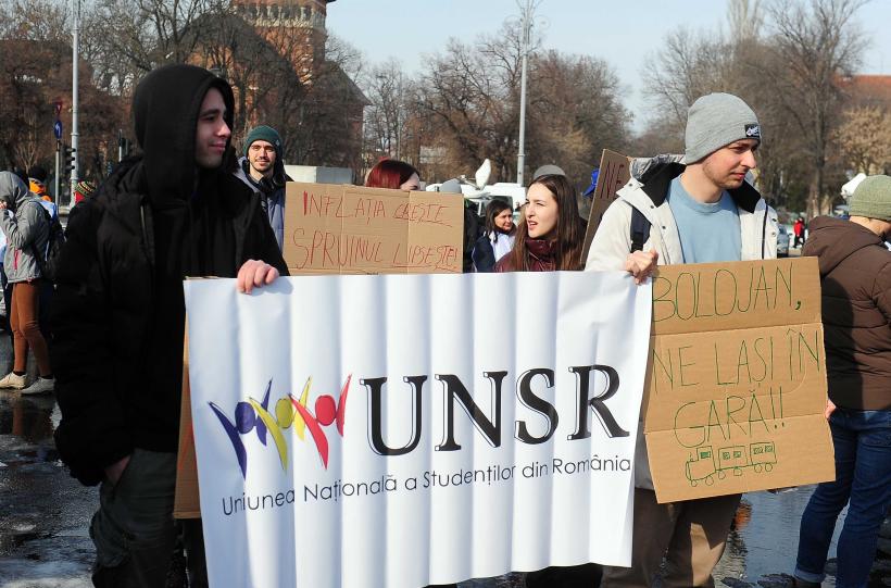 Protestul sindicaliștilor din Educație: „Căutăm ministru. Oferim: salarii tăiate și haos legislativ” 18993216