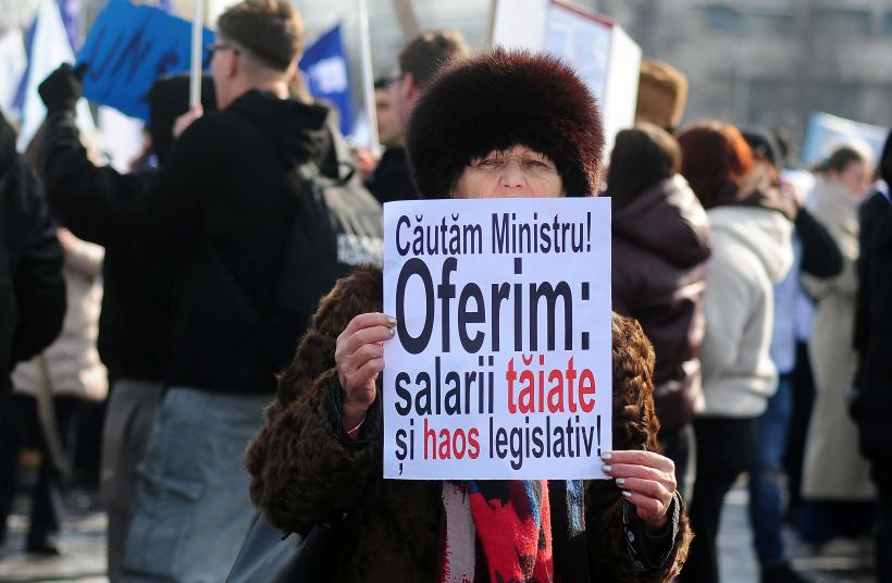 Protestul sindicaliștilor din Educație: „Căutăm ministru. Oferim: salarii tăiate și haos legislativ” 18993218