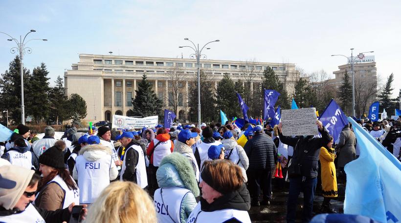 Protestul sindicaliștilor din Educație: „Căutăm ministru. Oferim: salarii tăiate și haos legislativ” 18993219