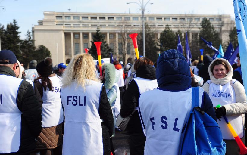 Protestul sindicaliștilor din Educație: „Căutăm ministru. Oferim: salarii tăiate și haos legislativ” 18993220