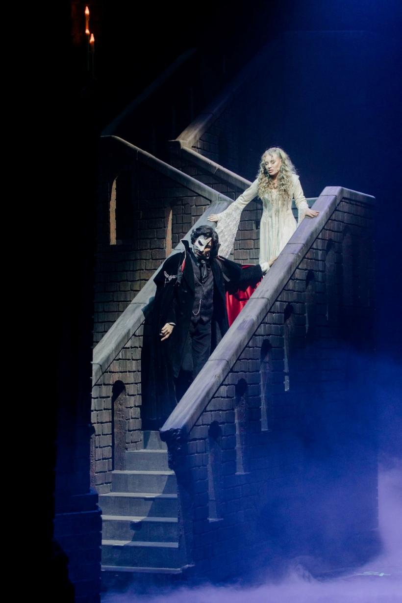 „Fantoma de la Operă”, spectacolul grandios al Operei Naționale București a deschis în forță noul an cultural. Toate cele 13 reprezentații au fost vândute într-un timp record 18993396