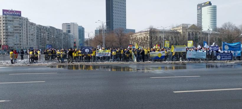 Peste 4.000 de profesori au cerut demisia Guvernului, în stradă. S-a votat pentru greva generală 18993137