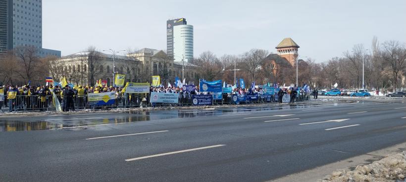 Peste 4.000 de profesori au cerut demisia Guvernului, în stradă. S-a votat pentru greva generală 18993139