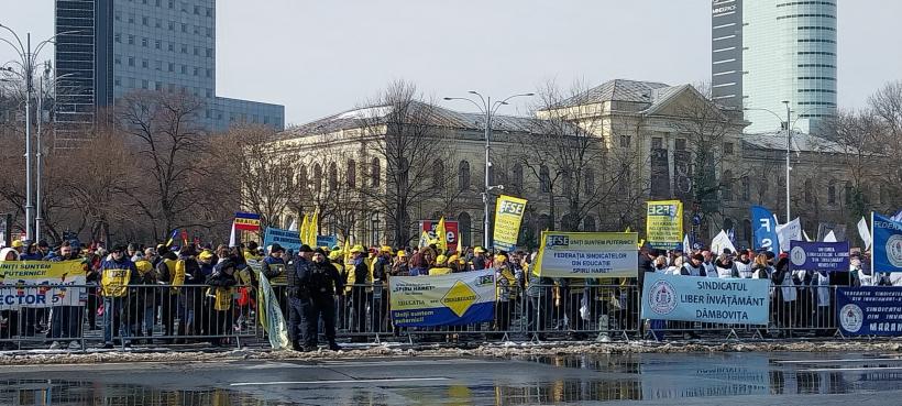 Peste 4.000 de profesori au cerut demisia Guvernului, în stradă. S-a votat pentru greva generală 18993140