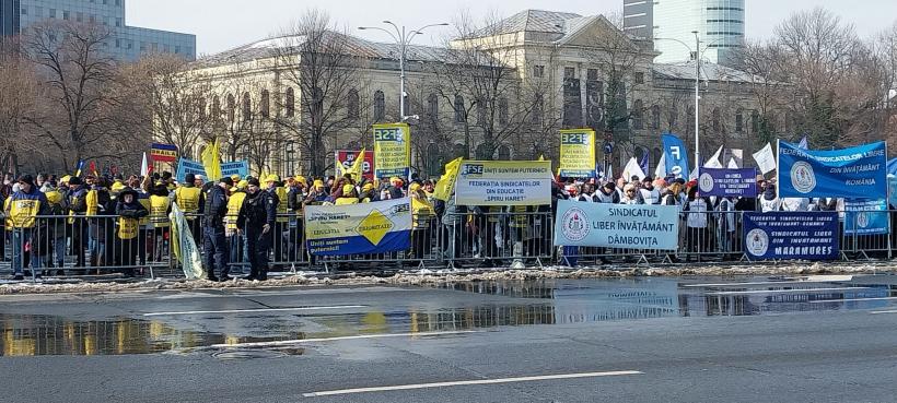 Peste 4.000 de profesori au cerut demisia Guvernului, în stradă. S-a votat pentru greva generală 18993141